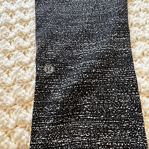 Lululemon Fast and Free Legging
19" - Size 6 - Picture 3 of 4